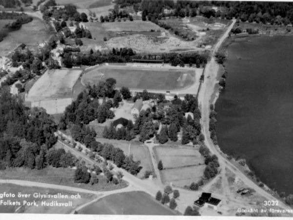 Ett flygfoto över Glysisvallen och Folkets park i Hudiksvall.
