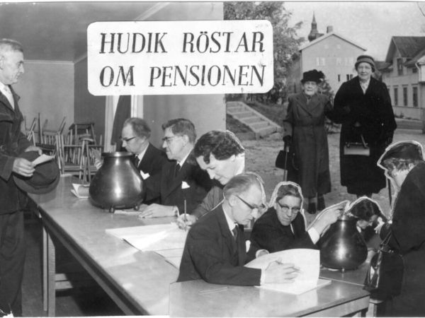 Ett collage med tema folkomröstning.